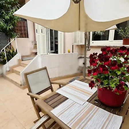 Perfectly Located Place Appartement